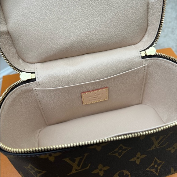 COPY - New bag nice mini mng LV. Box and receipt included. - Picture 5 of 8